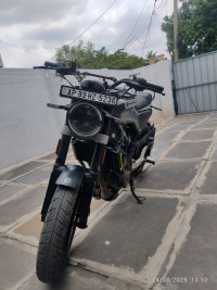 Husqvarna Svartpilen 250