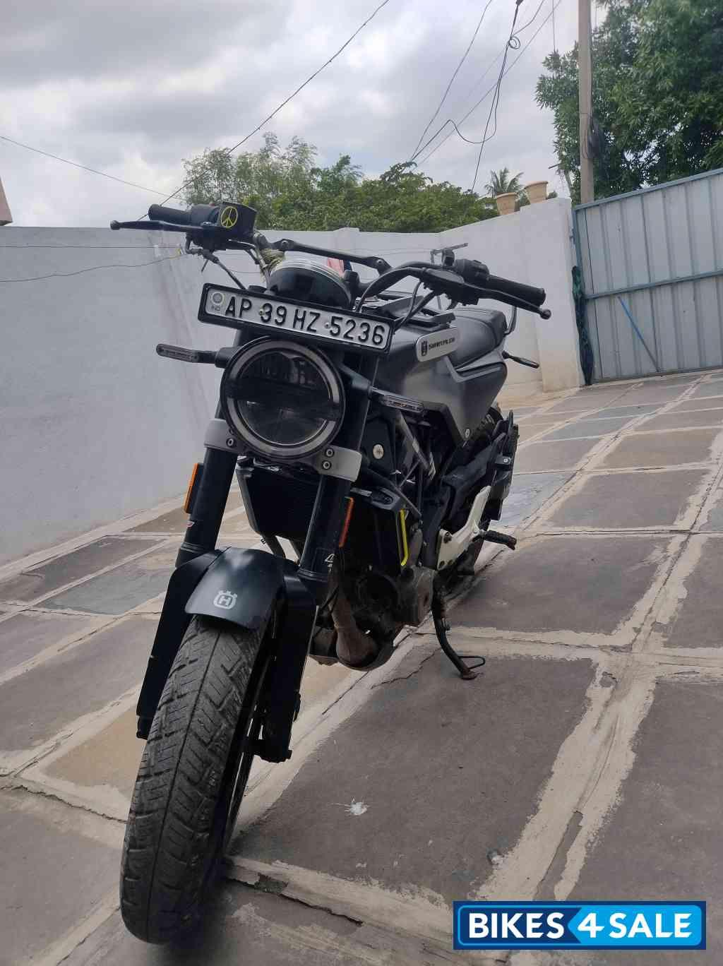 Husqvarna Svartpilen 250