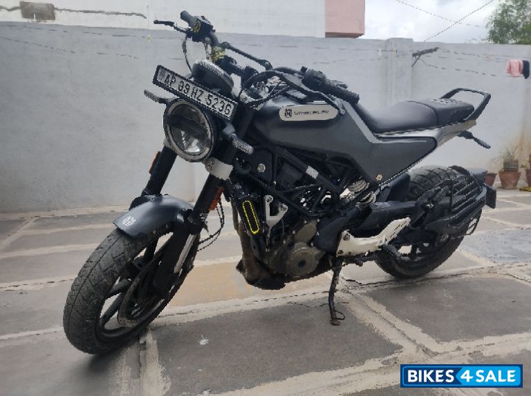 Husqvarna Svartpilen 250