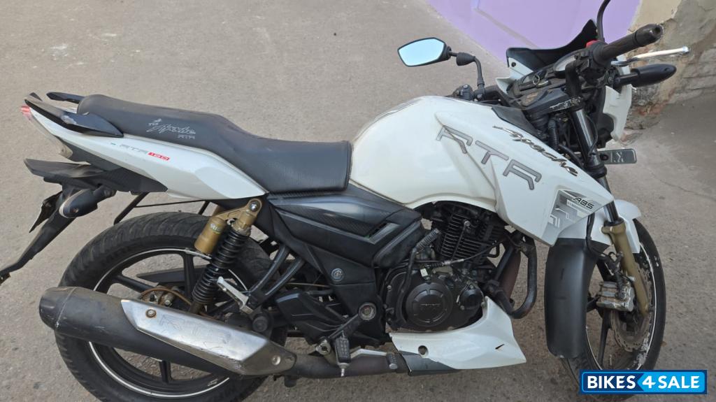 White TVS Apache RTR 180 ABS