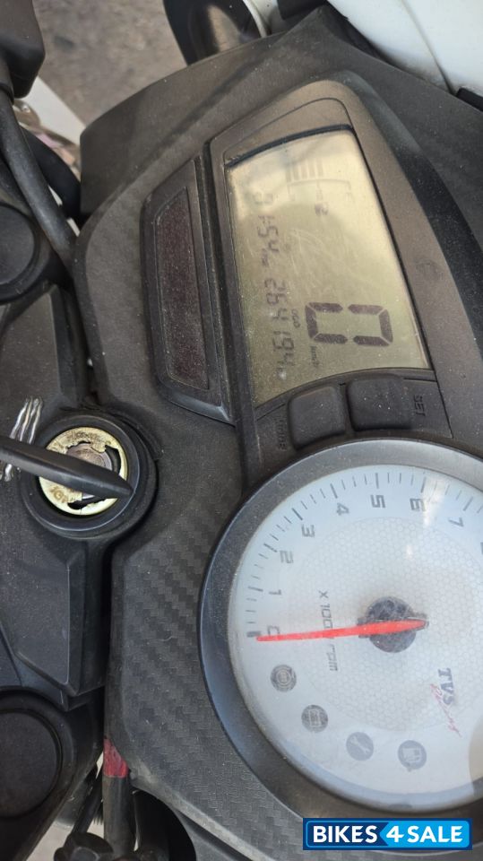 White TVS Apache RTR 180 ABS White TVS Apache RTR 180 ABS