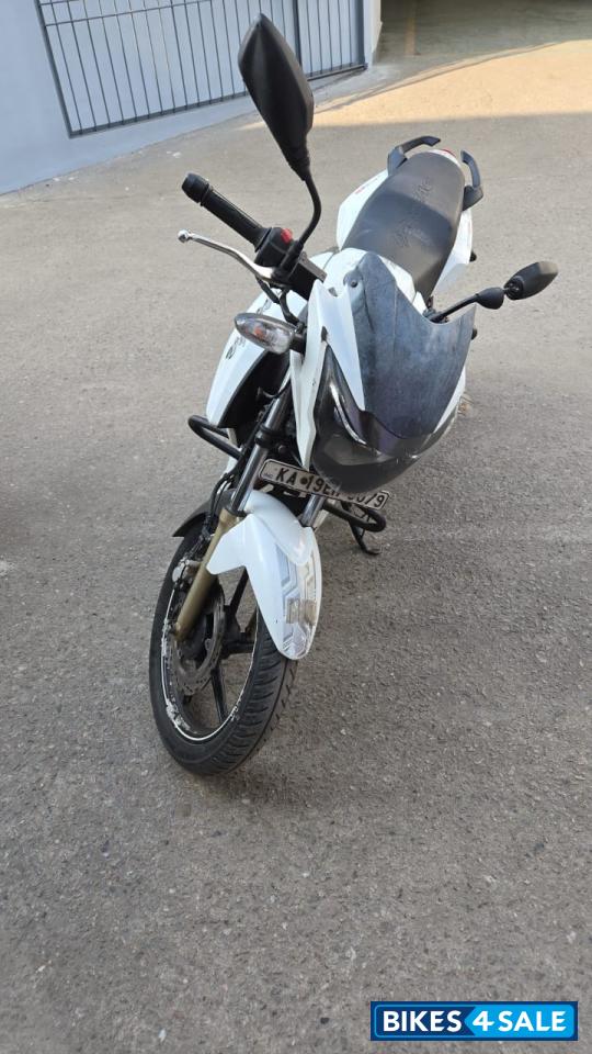 White TVS Apache RTR 180 ABS White TVS Apache RTR 180 ABS