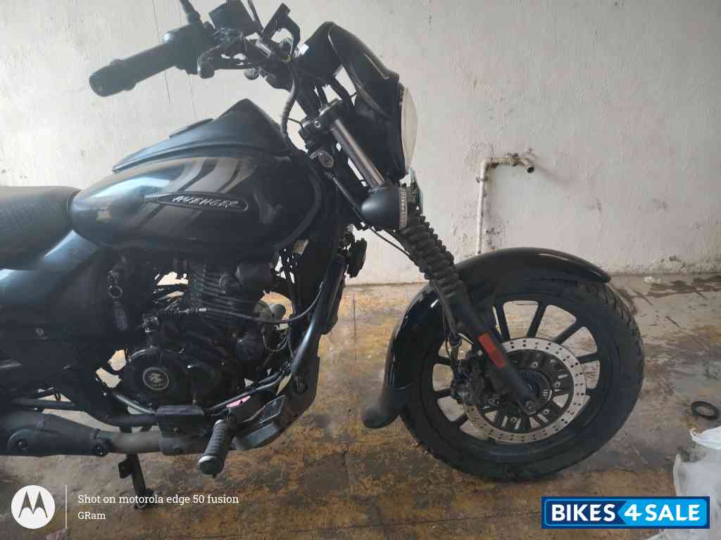 Bajaj Avenger Street 220