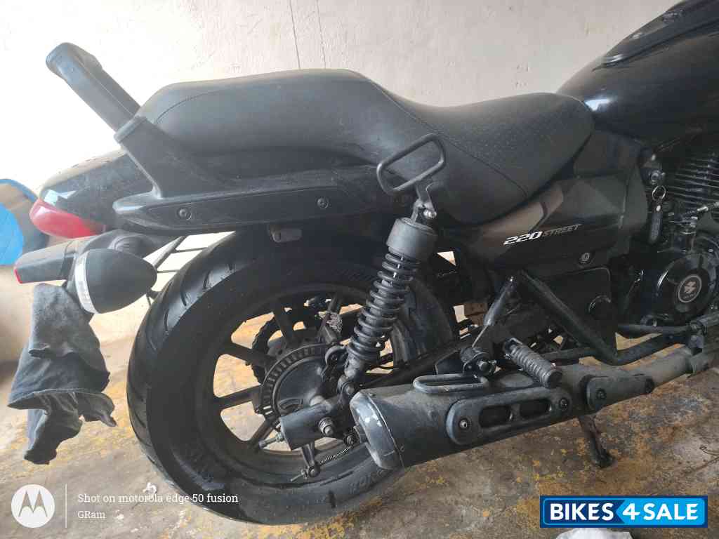 Bajaj Avenger Street 220