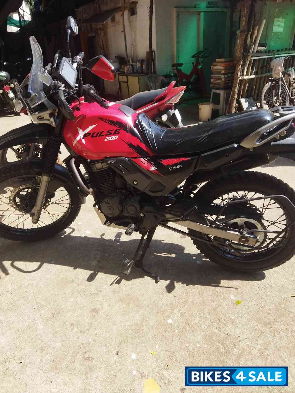 Red Hero XPulse 200 BS6 Red Hero XPulse 200 BS6