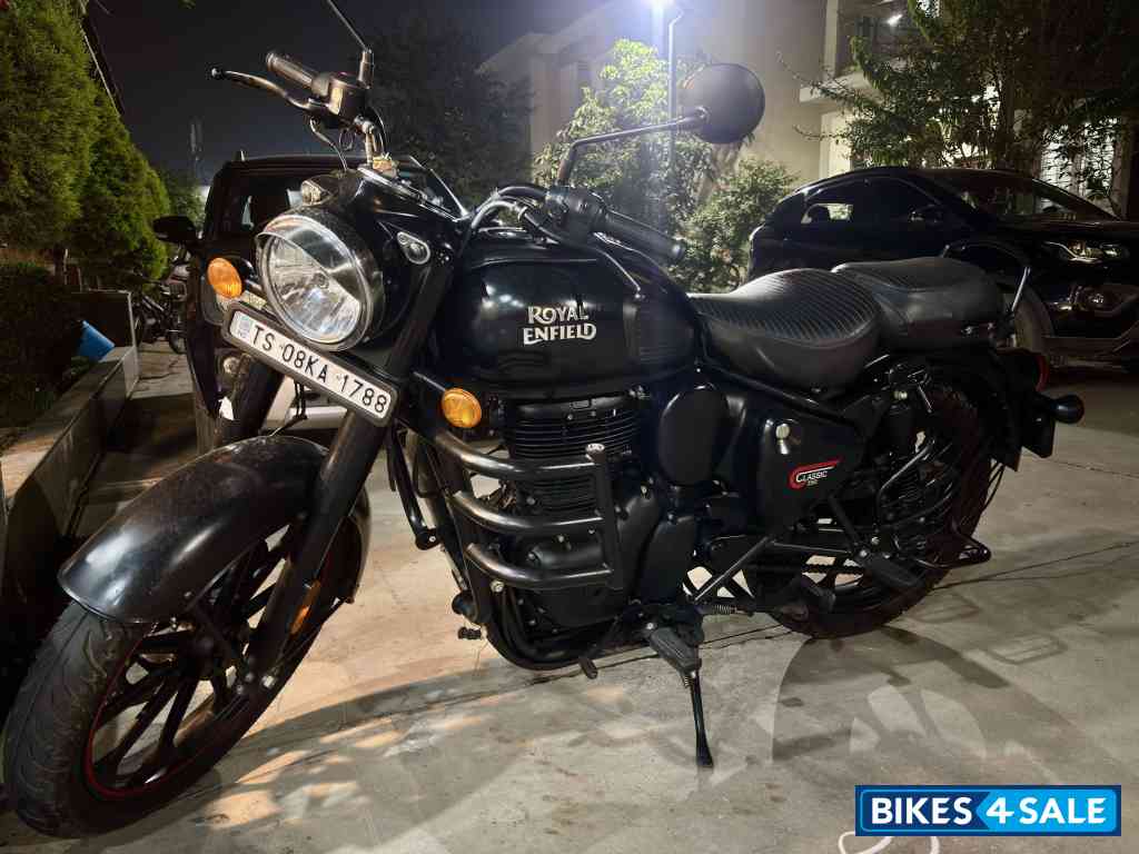 Royal Enfield Classic Stealth Black