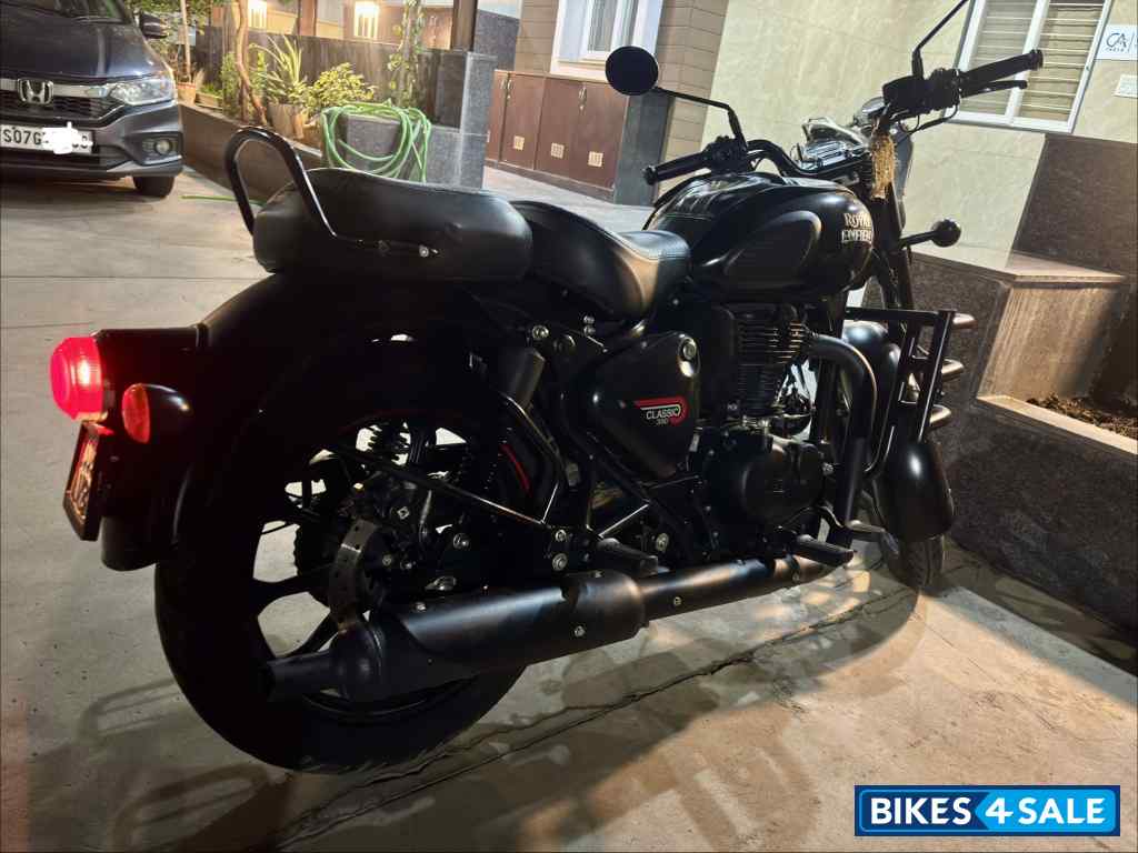 Royal Enfield Classic Stealth Black
