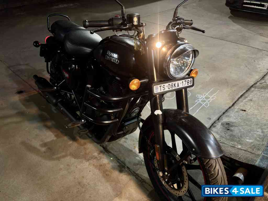 Royal Enfield Classic Stealth Black
