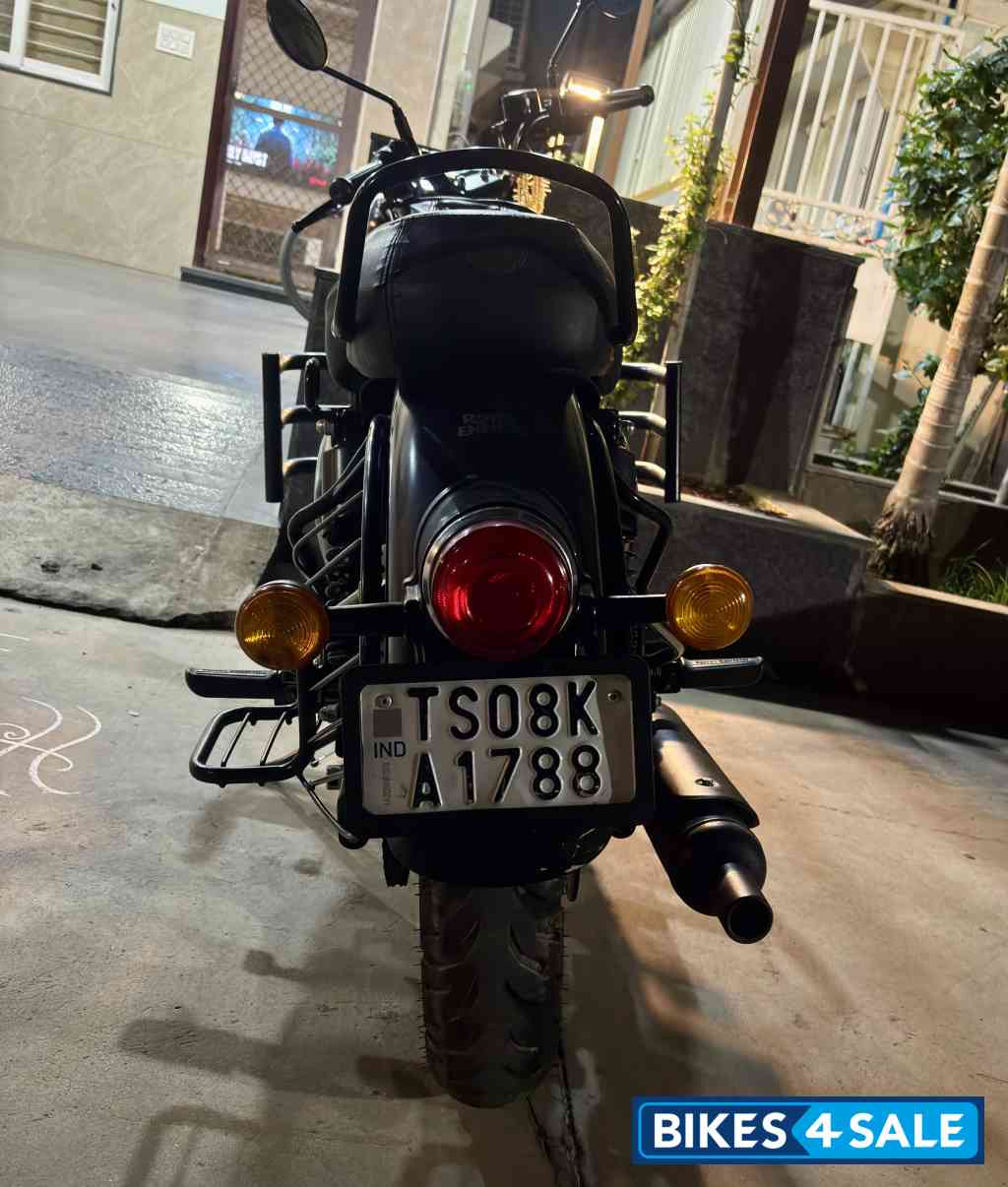 Royal Enfield Classic Stealth Black