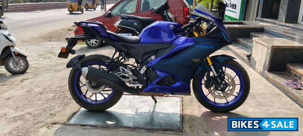 Racing Blue Yamaha R15 V4