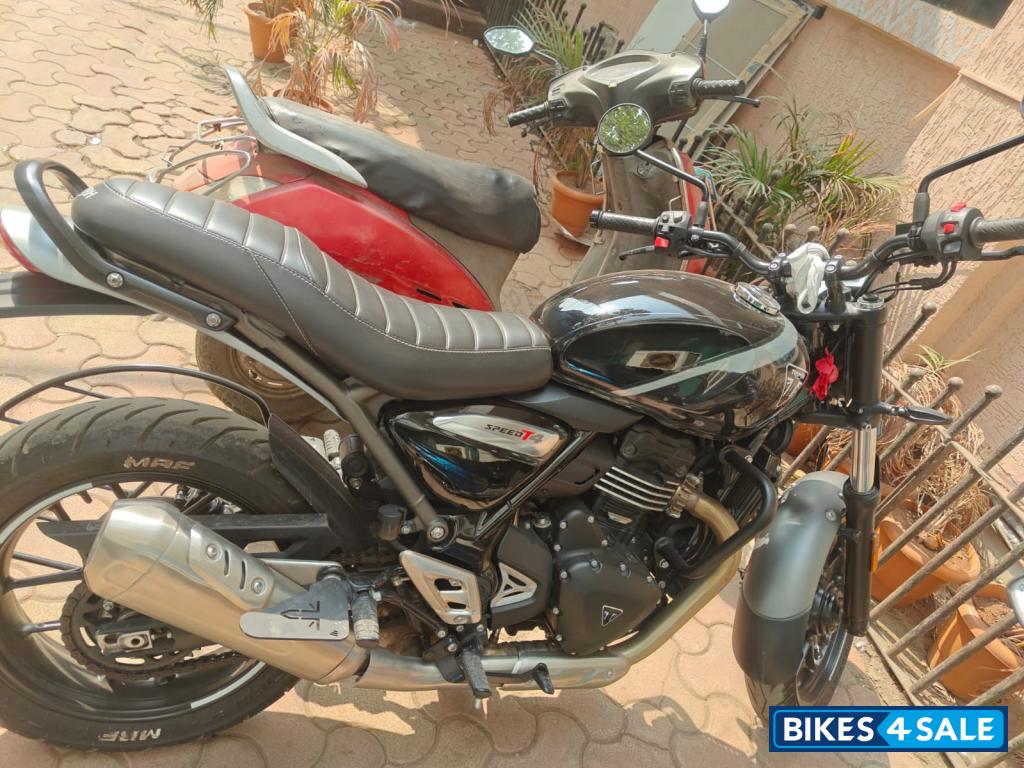 Black Grey Triumph Speed T4