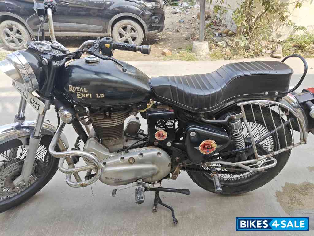 Black Royal Enfield Bullet Electra 5S