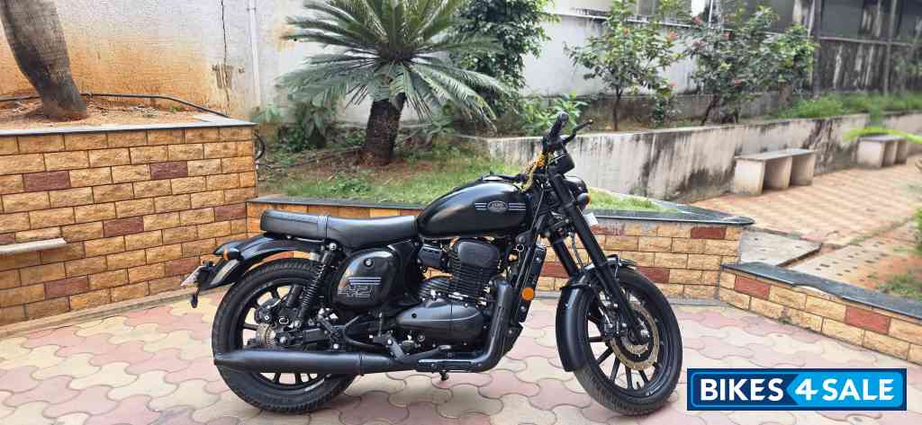Black Jawa forty two BS6