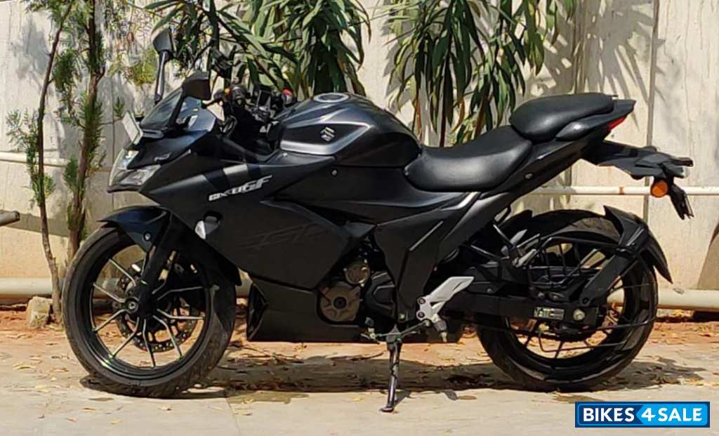 Matt Black Suzuki Gixxer SF 250