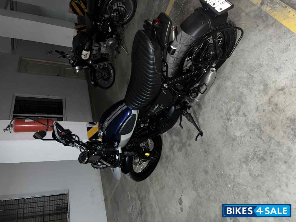 Yezdi Scrambler Dual Tone