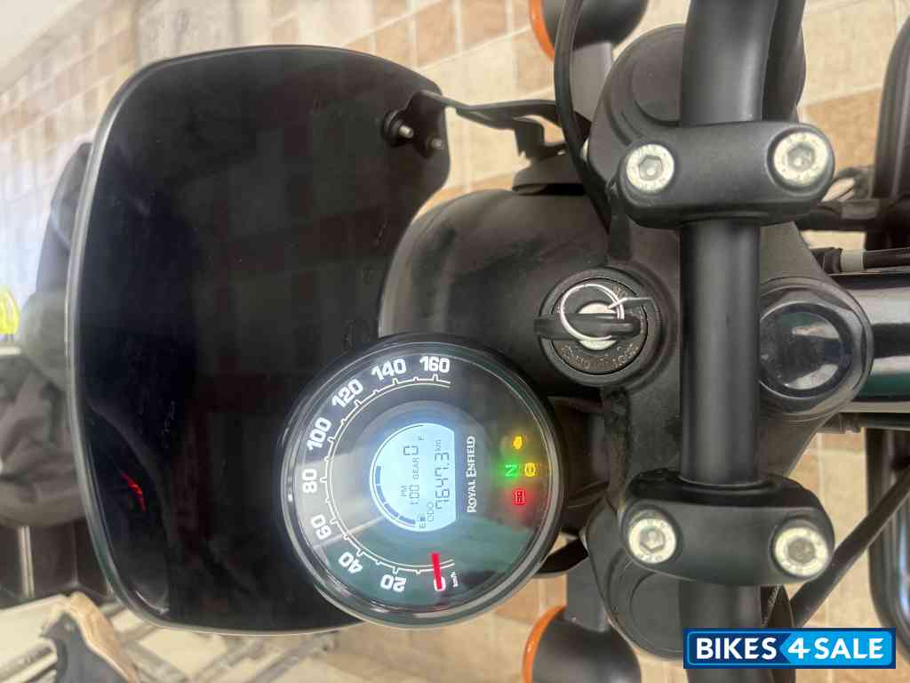 Dapper Grey Royal Enfield Hunter 350 Metro