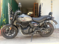 Dapper Grey Royal Enfield Hunter 350 Metro
