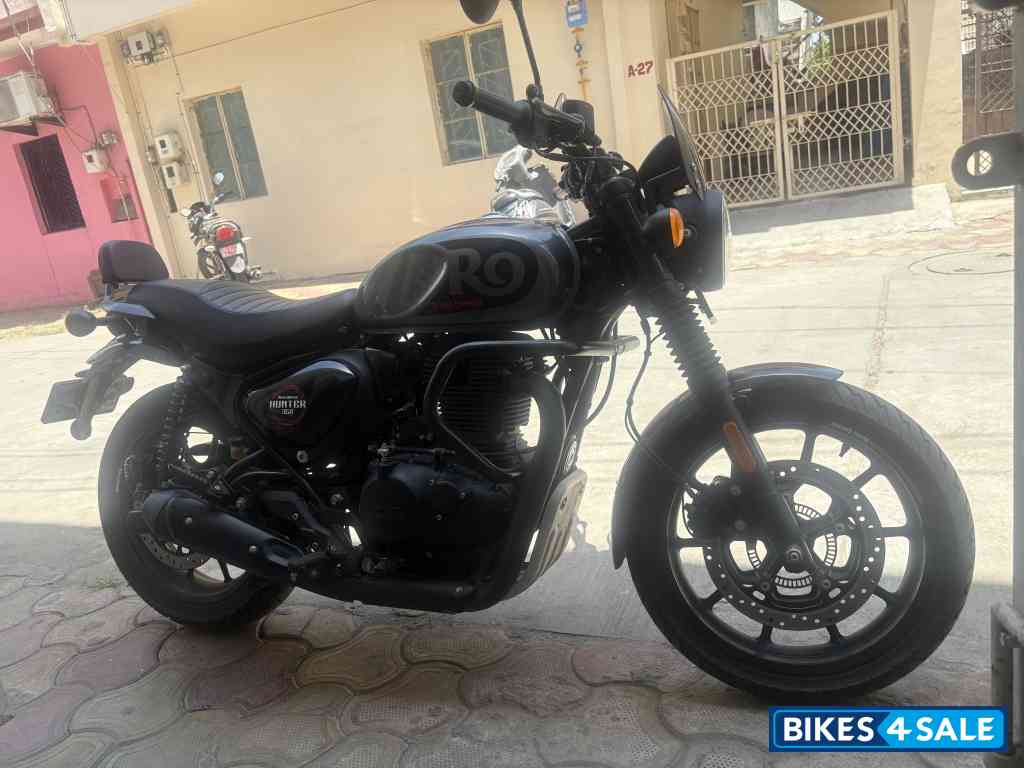 Dapper Grey Royal Enfield Hunter 350 Metro