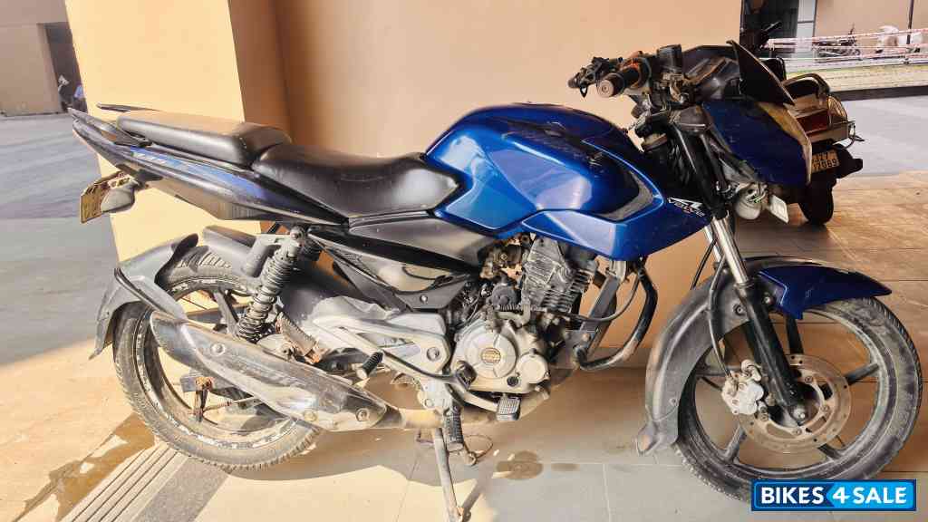 Blue Bajaj Pulsar 135LS