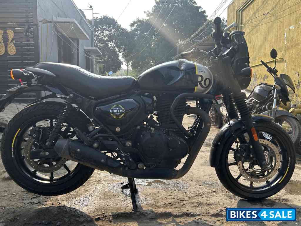 Rebel Black Royal Enfield Hunter 350 Metro Rebel Black Royal Enfield Hunter 350 Metro