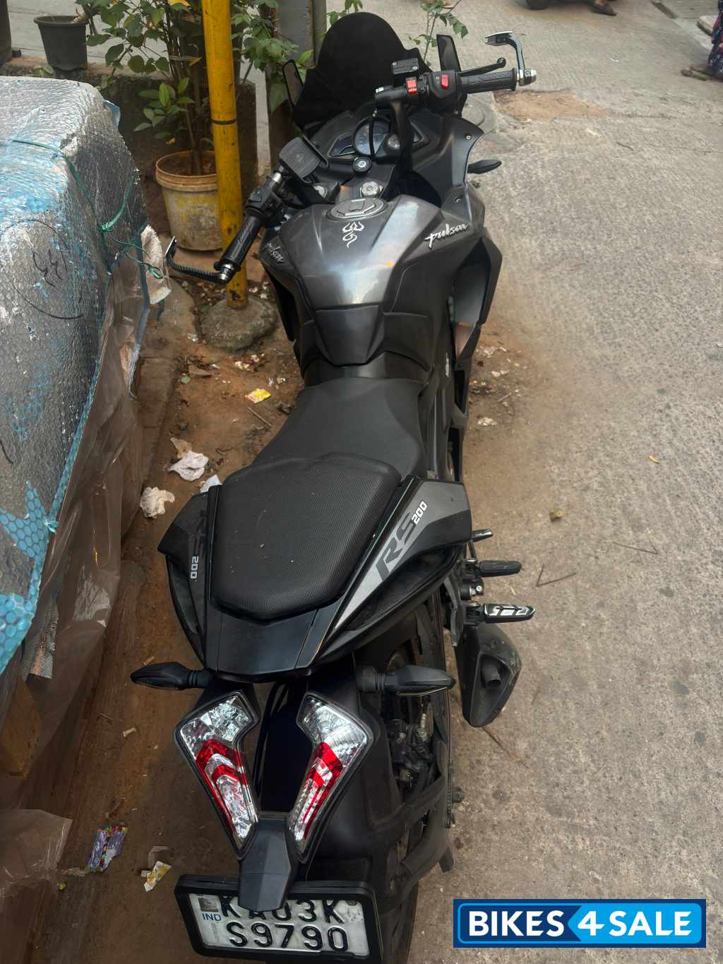 Bajaj Pulsar RS 200 Bajaj Pulsar RS 200