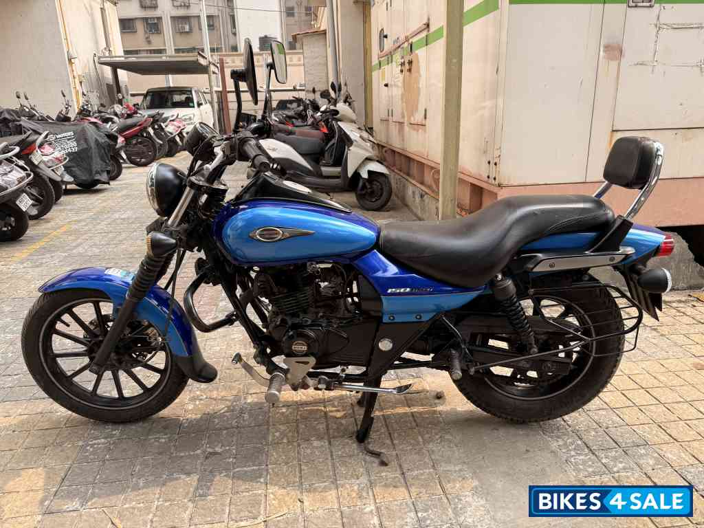 Customized Blue Bajaj Avenger Street 150