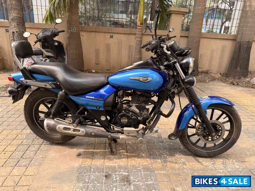 Customized Blue Bajaj Avenger Street 150