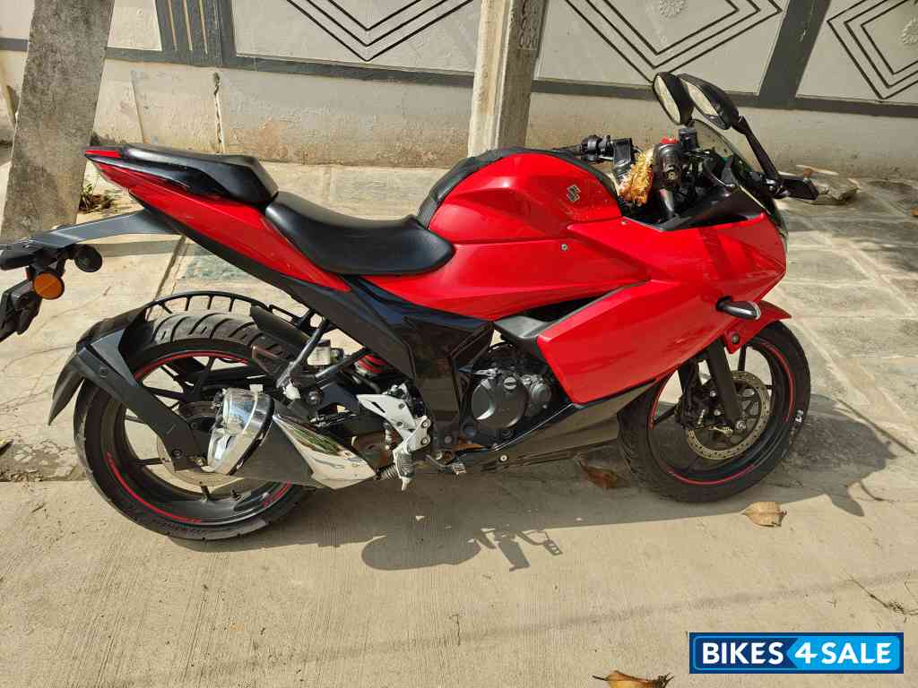 Red Suzuki Gixxer SF BS6