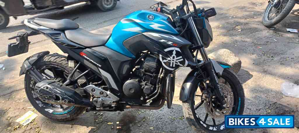Yamaha FZ25