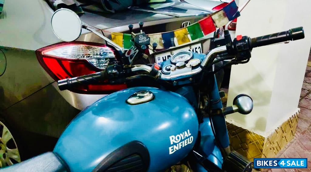 Royal Enfield Classic Squadron Blue