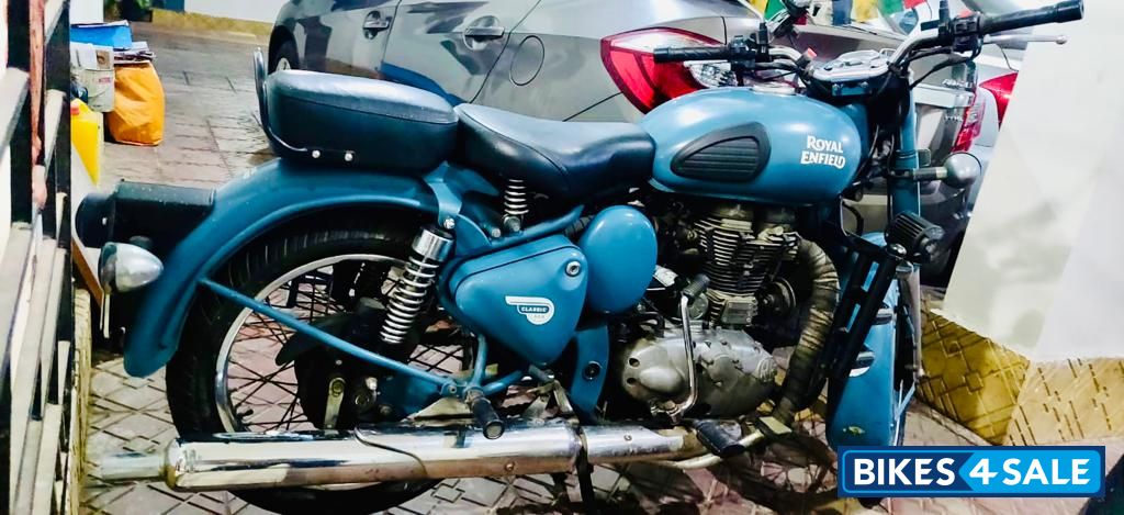 Royal Enfield Classic Squadron Blue