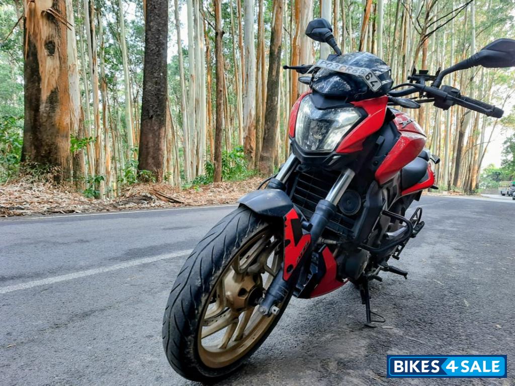 Canyon Red Bajaj Dominar 400 Disc