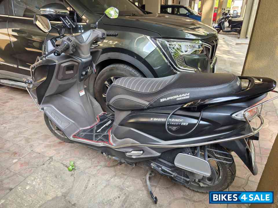 Matt Black Suzuki Burgman Street EX Matt Black Suzuki Burgman Street EX