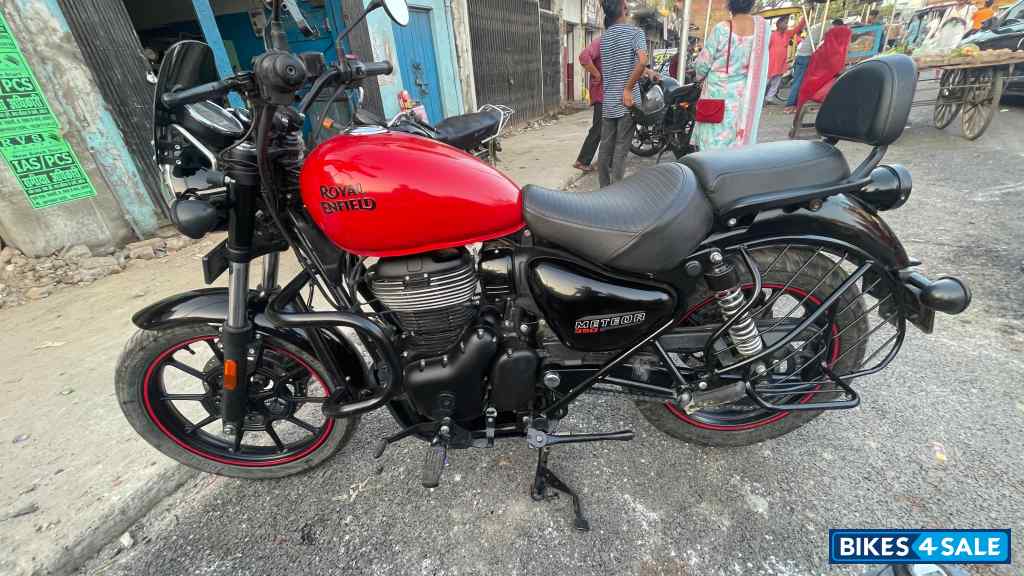 Red Black Royal Enfield Meteor 350