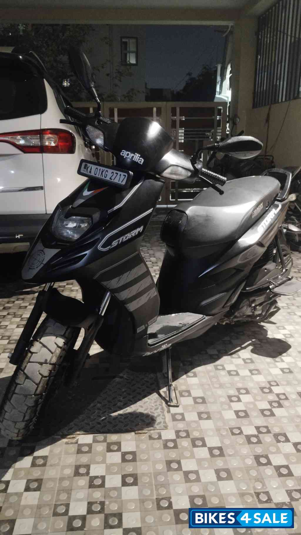 Black Aprilia Storm 125