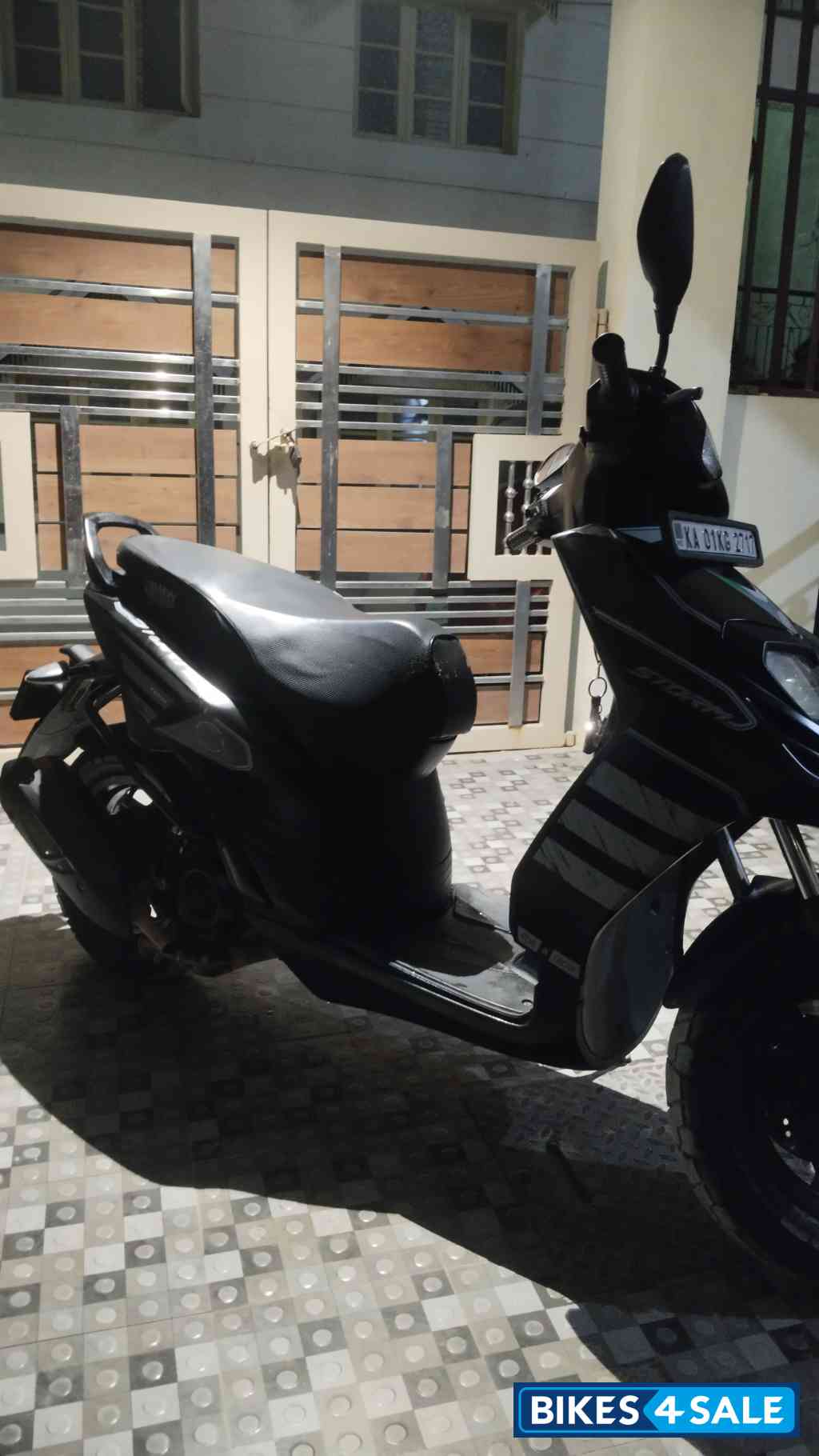Black Aprilia Storm 125