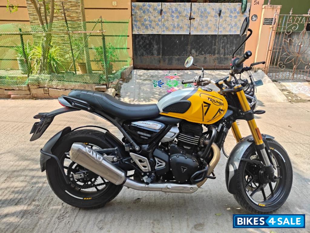 Yellow Triumph Speed 400 2025