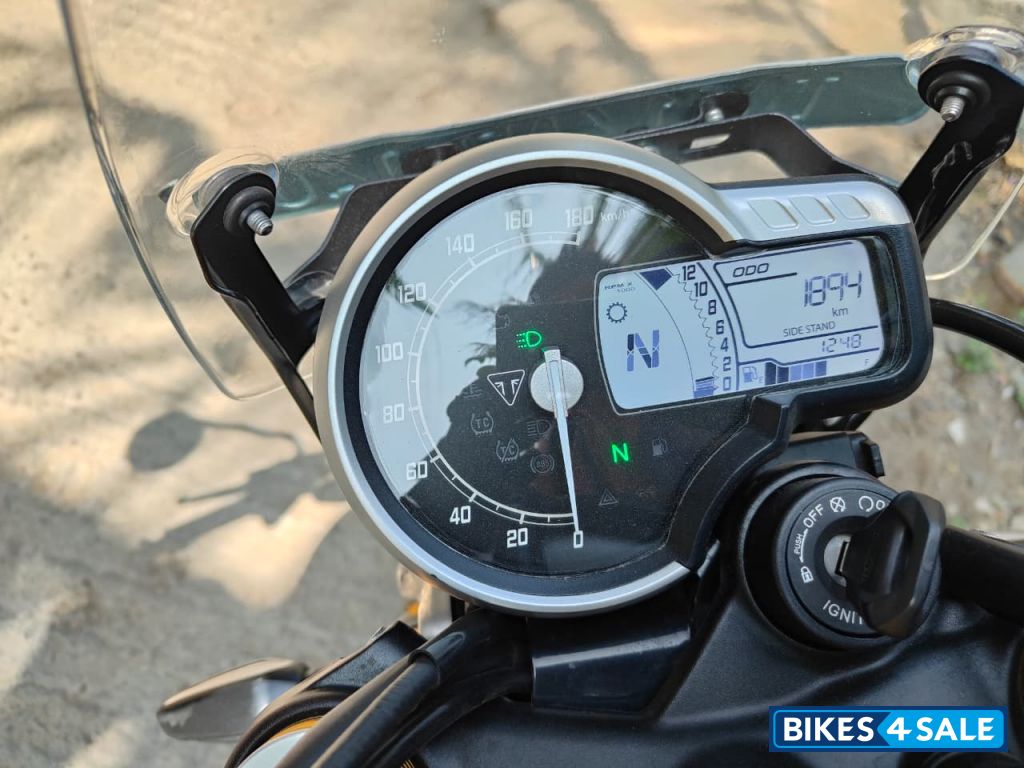 Yellow Triumph Speed 400 2025