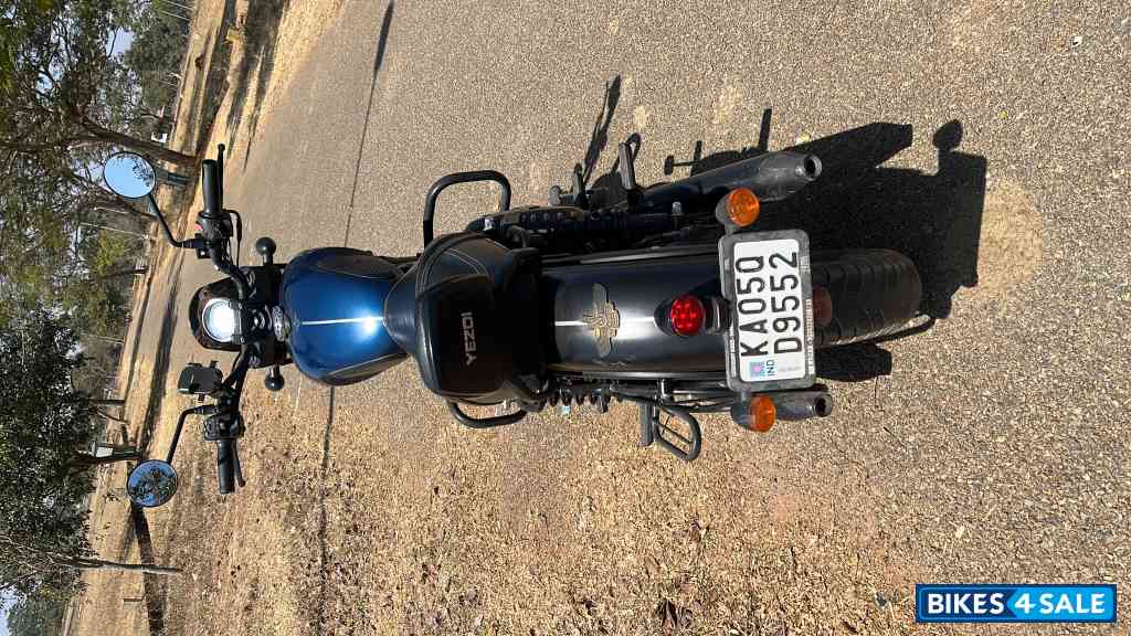 Yezdi Roadster Dual Tone