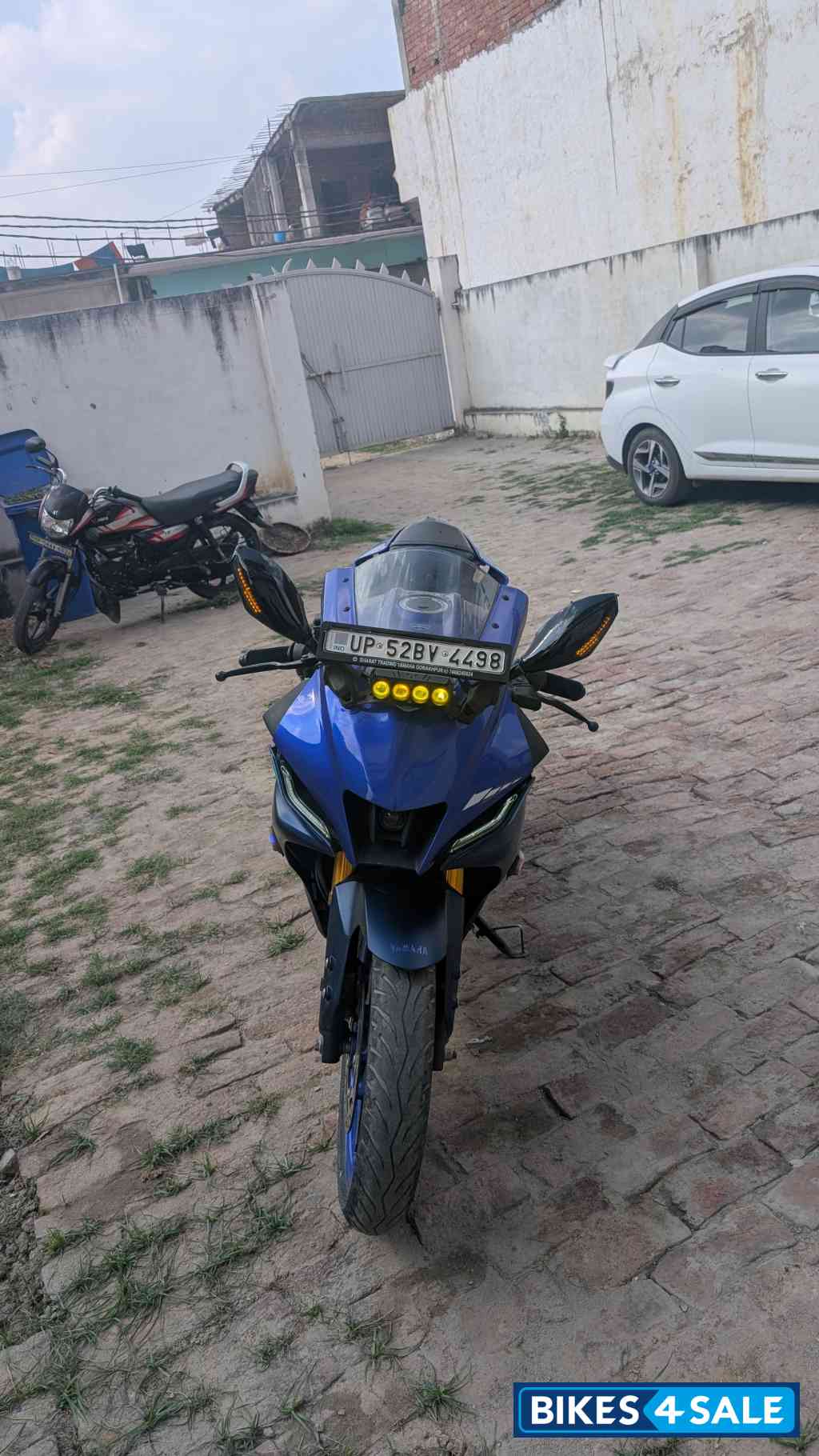 Sapphire Blue Yamaha R15 V4