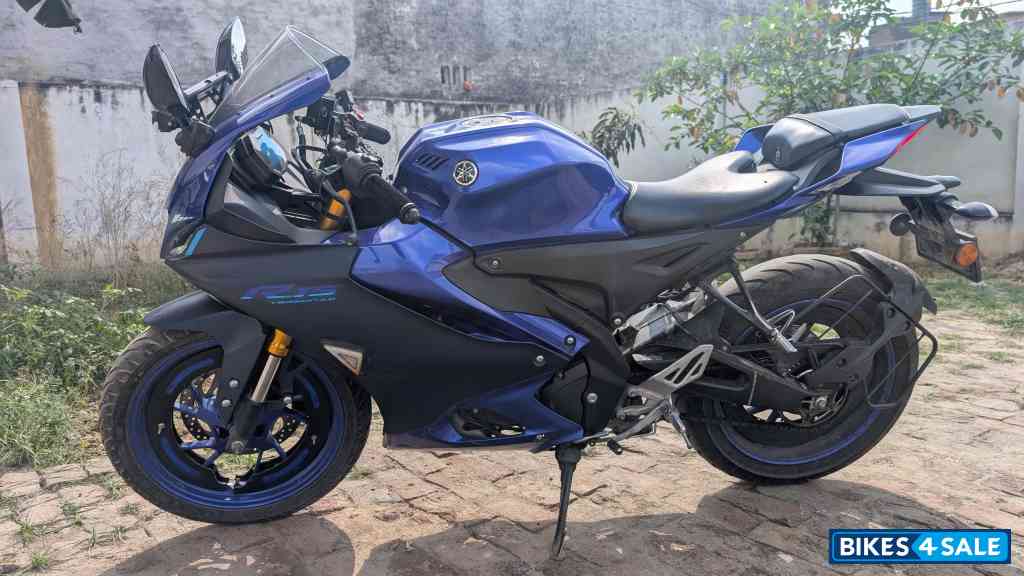 Sapphire Blue Yamaha R15 V4