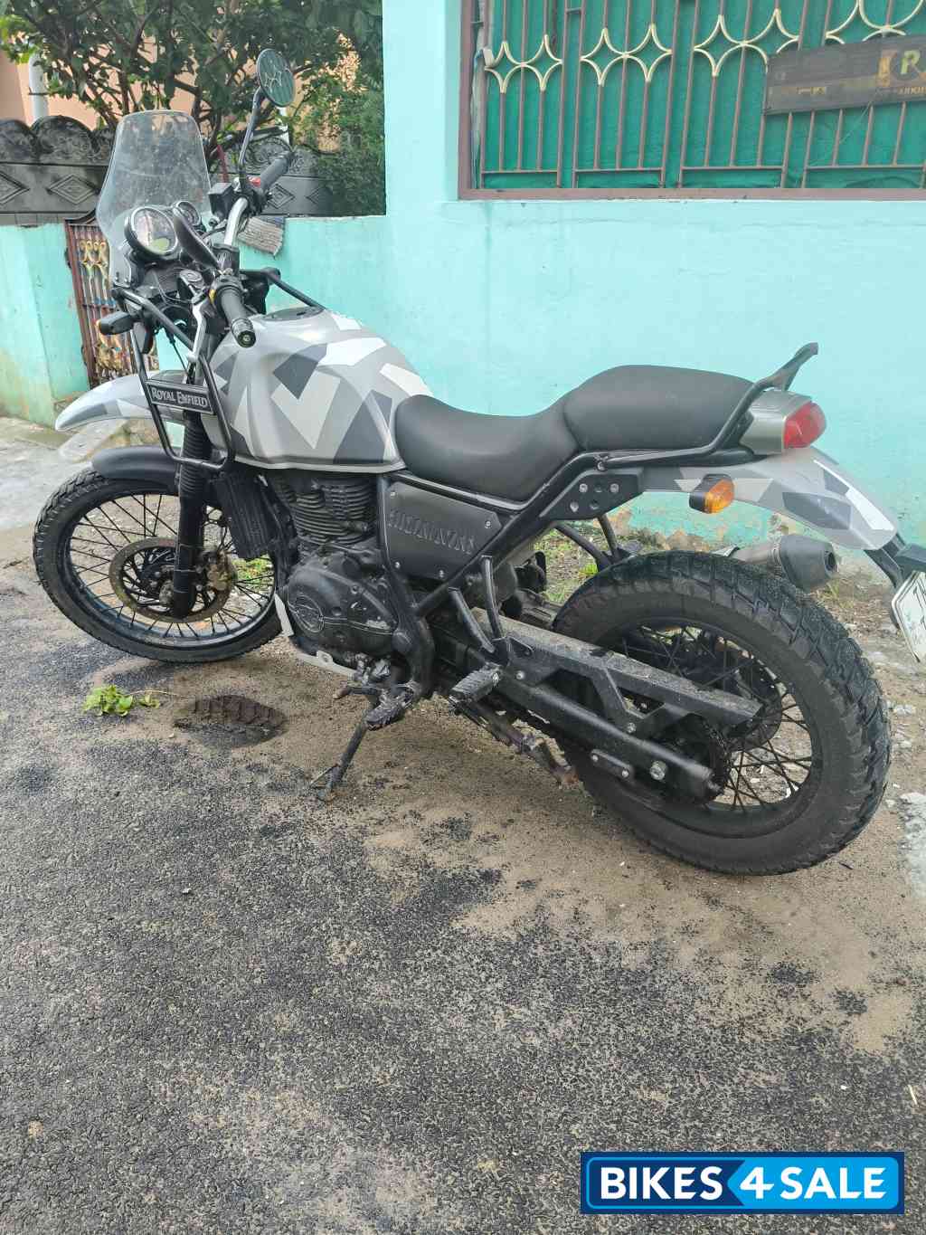 Black And White Royal Enfield Himalayan 450