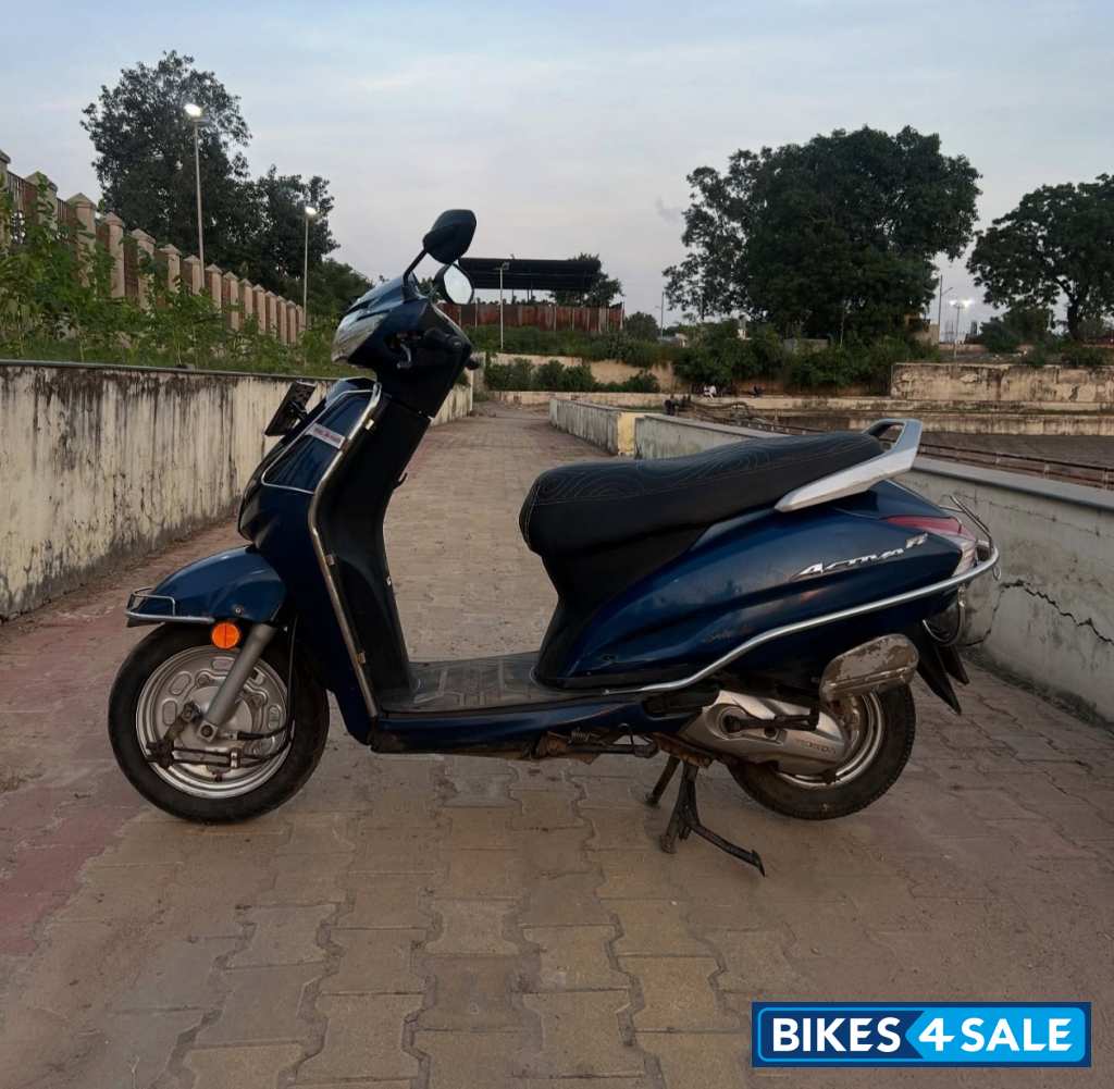 Blue Honda Activa 6G Dlx