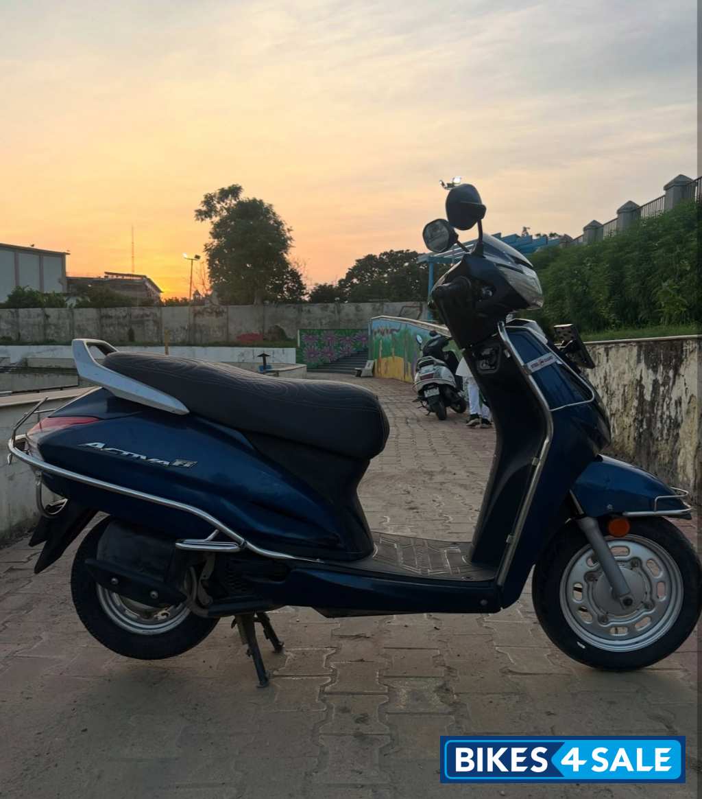 Blue Honda Activa 6G Dlx