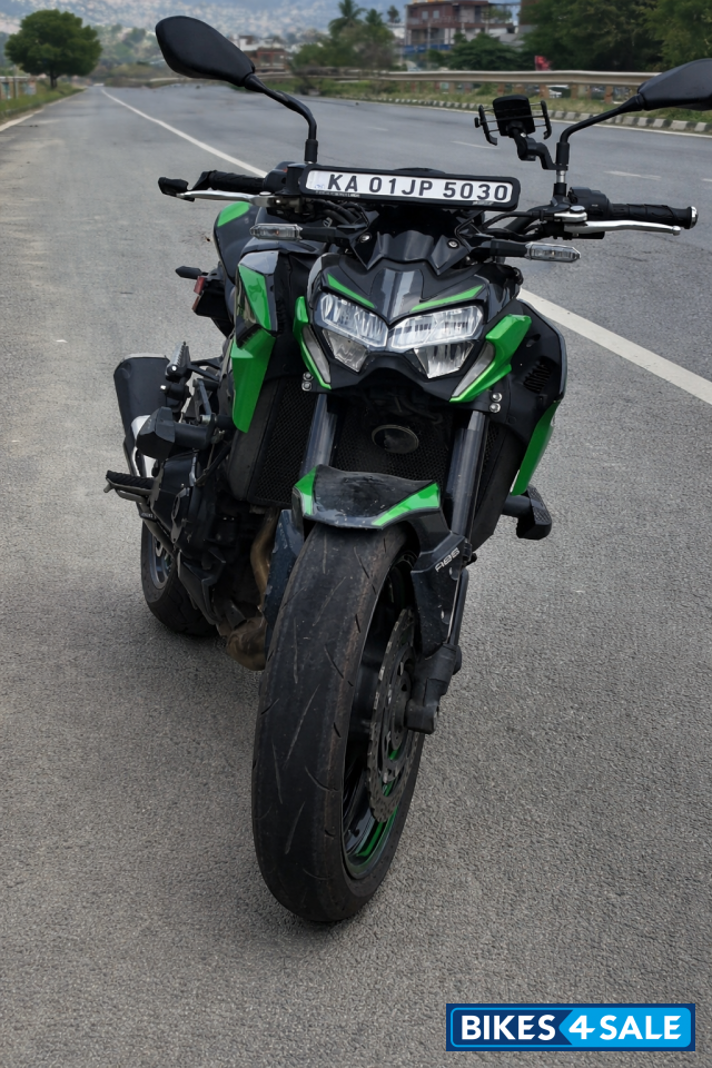 Candy Lime Green Kawasaki Z900 2022