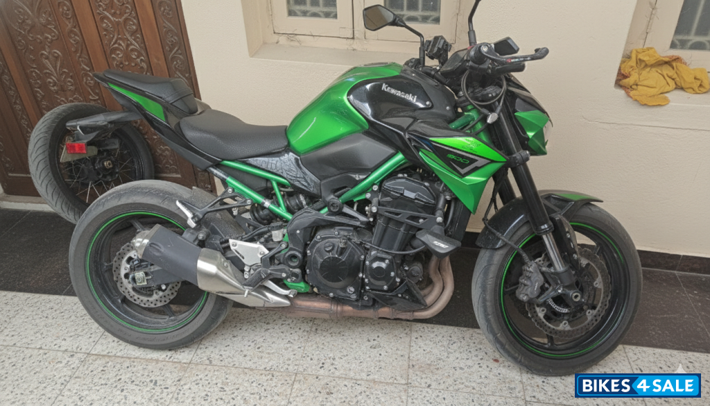 Candy Lime Green Kawasaki Z900 2022
