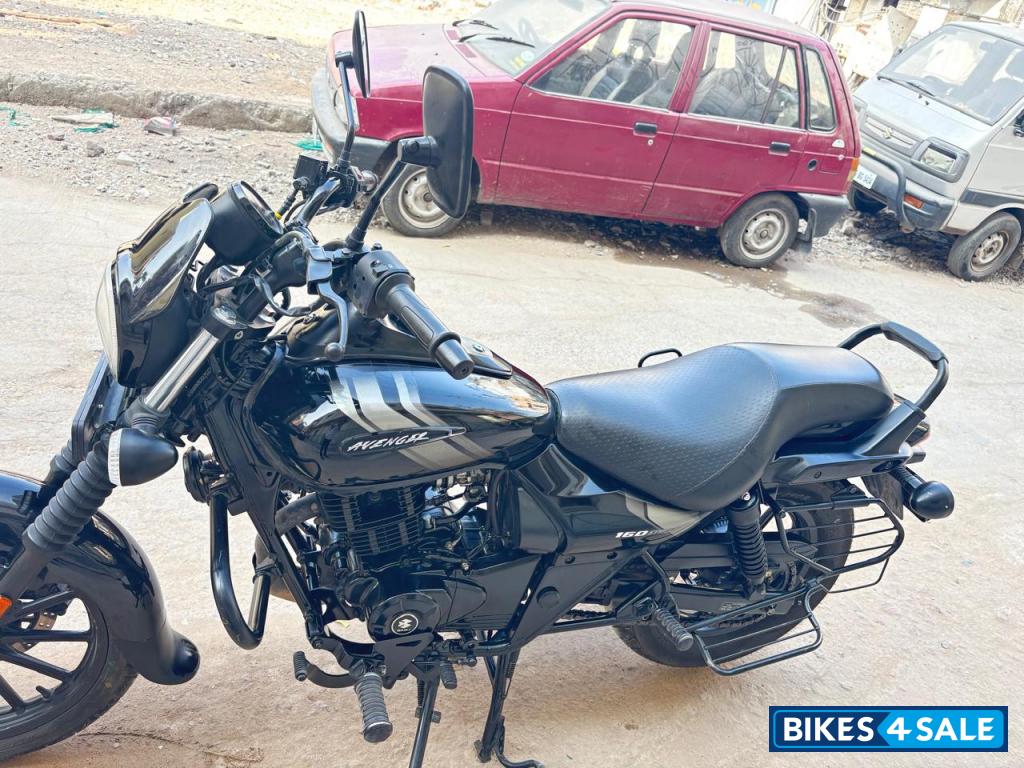 Ebony Black Bajaj Avenger Street 160