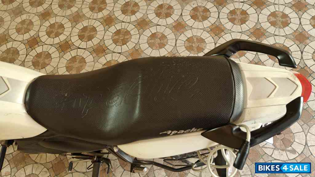 Pearl White TVS Apache RTR 180