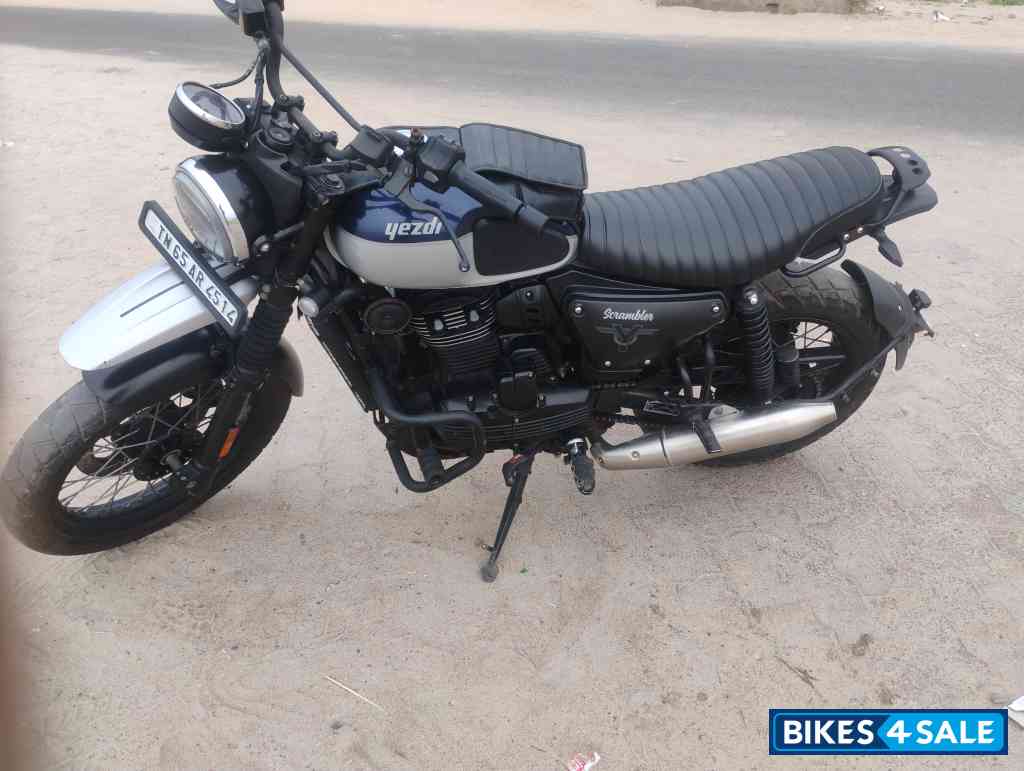Yezdi Scrambler Dual Tone