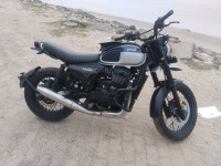 Yezdi Scrambler Dual Tone